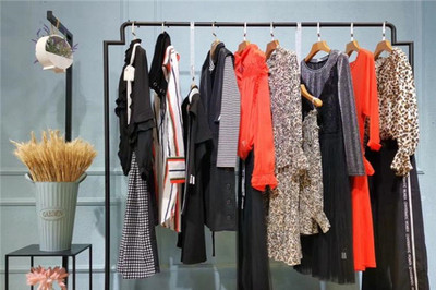 女神戰(zhàn)袍服裝代理加盟